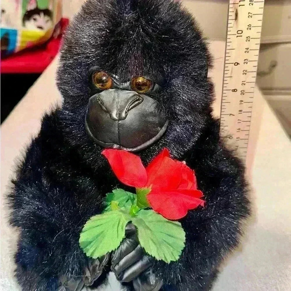 15" Black Gorilla Holding Red Rose - Picture 5 of 7